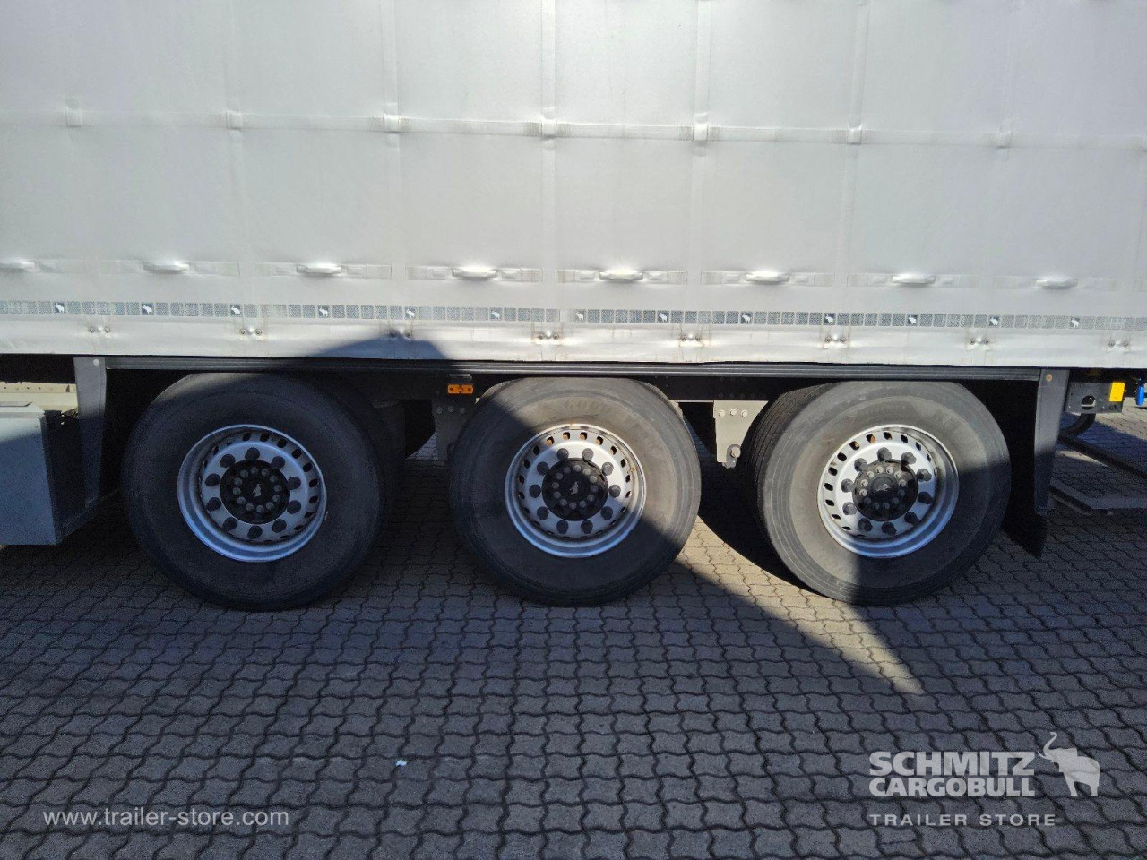 Schmitz Cargobull Curtainsider Standard Getränke 