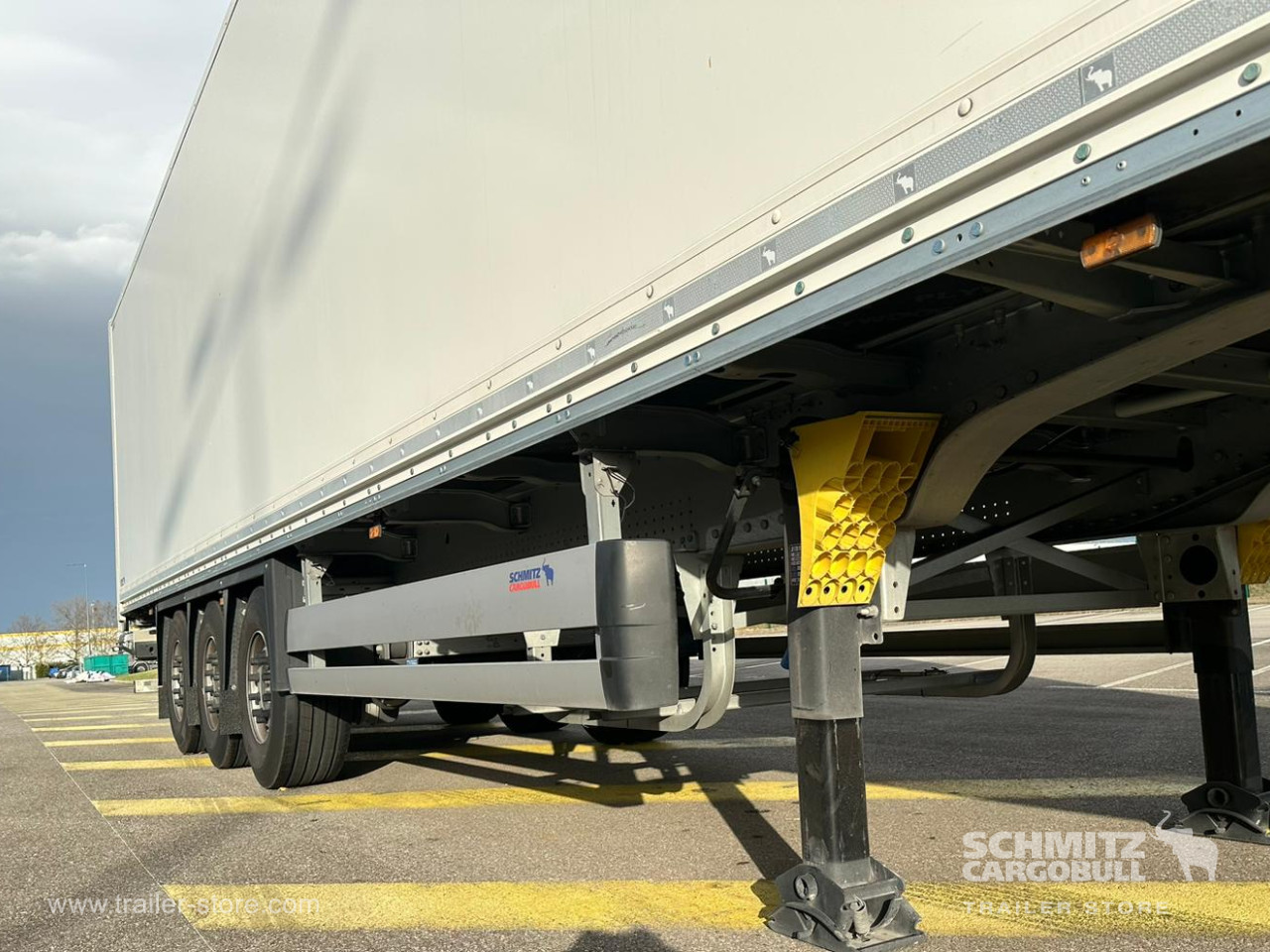 Schmitz Cargobull Semitrailer Dryfreight Porte relevante 