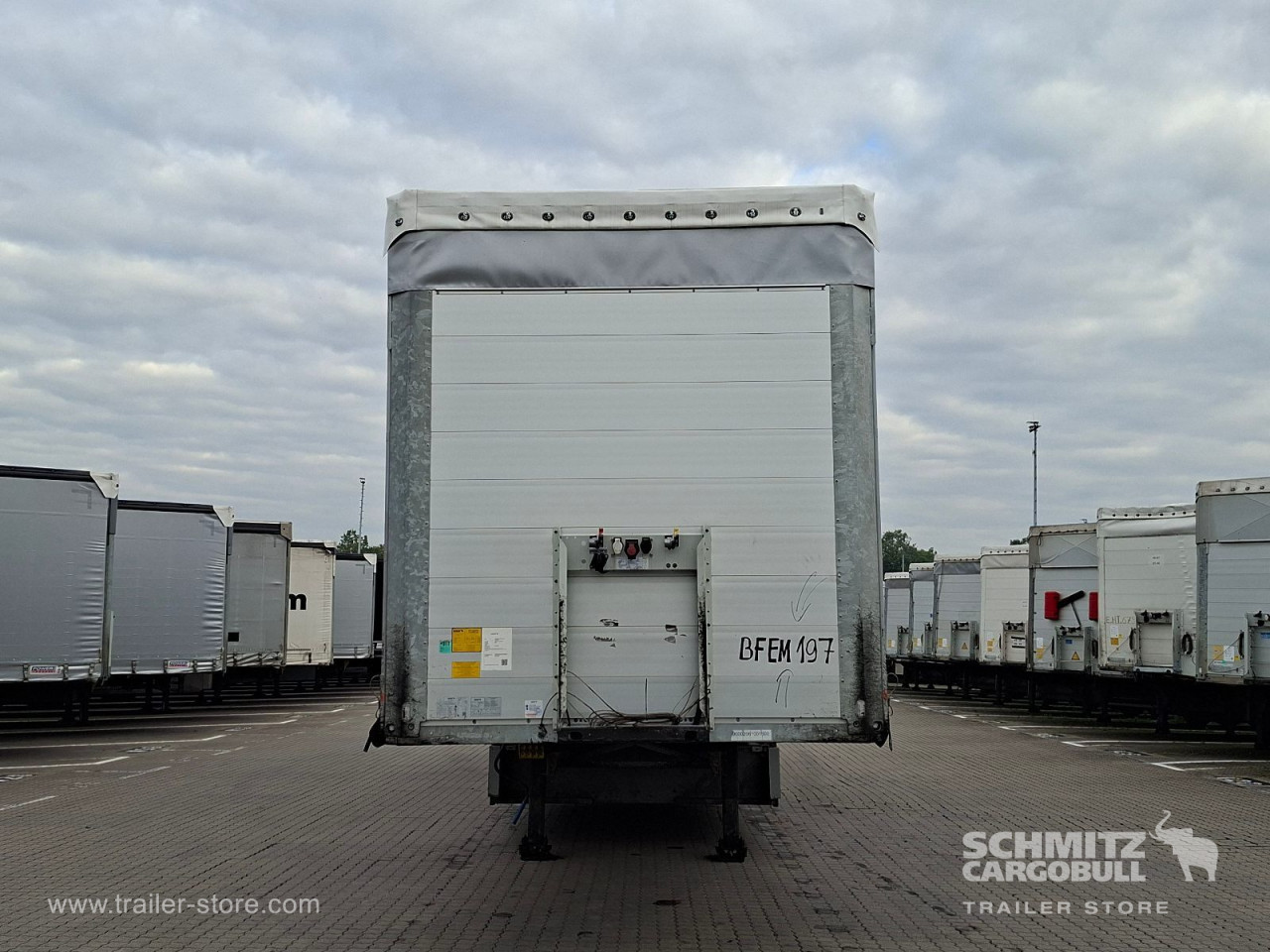 Schmitz Cargobull Curtainsider Standard Getränke 