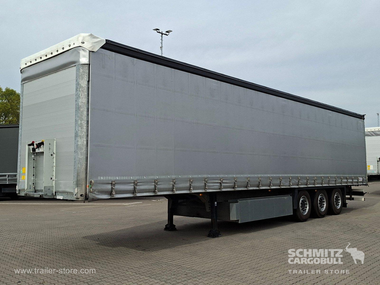Schmitz Cargobull Curtainsider Standard Getränke 