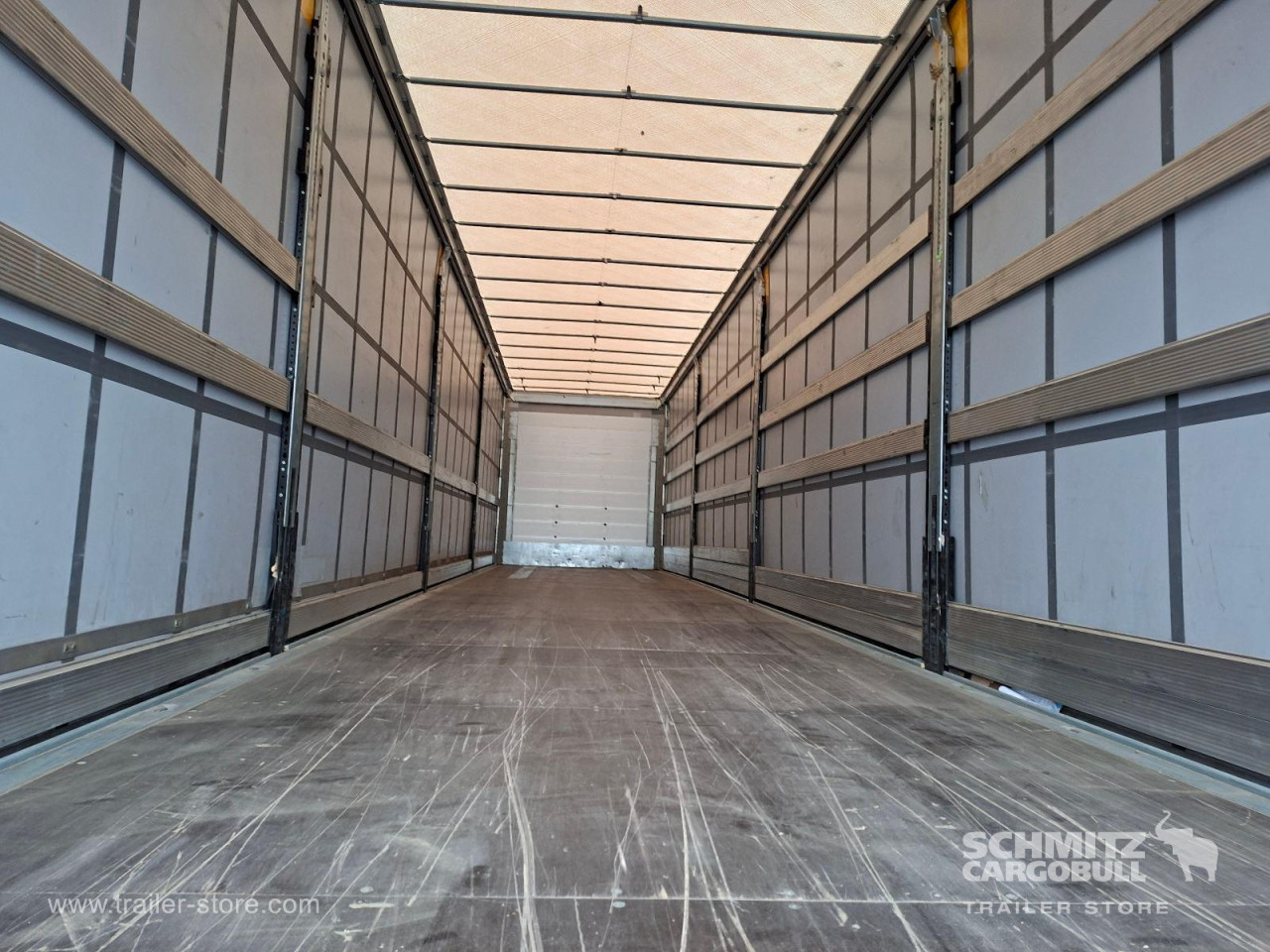 Schmitz Cargobull Curtainsider Standard Getränke 