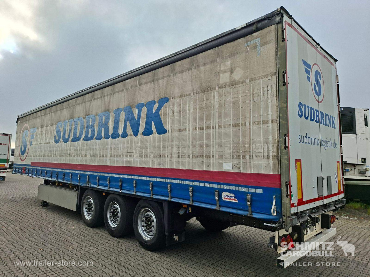 Schmitz Cargobull Curtainsider Standard Getränke 