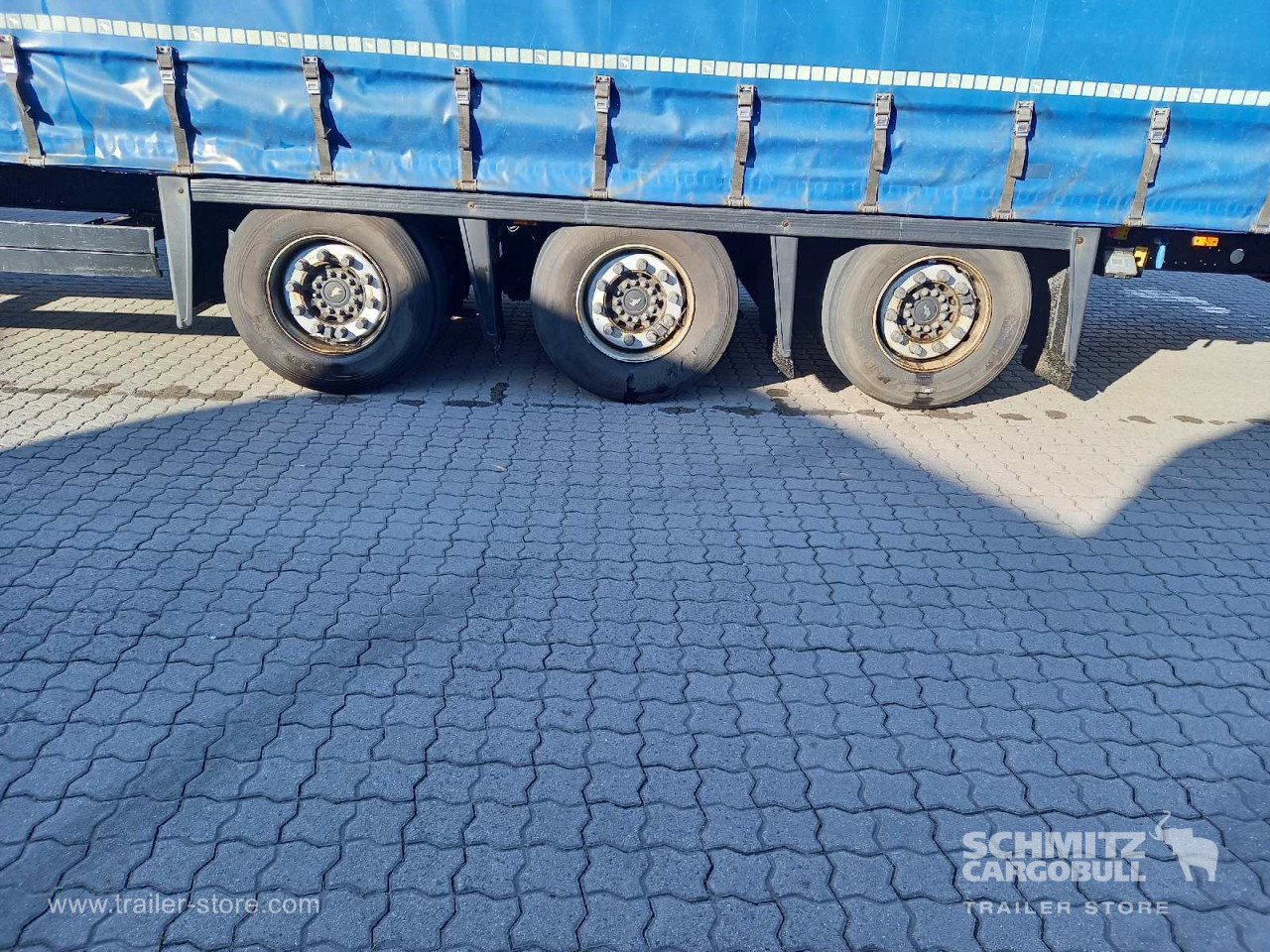 Schmitz Cargobull Curtainsider Mega Getränke 