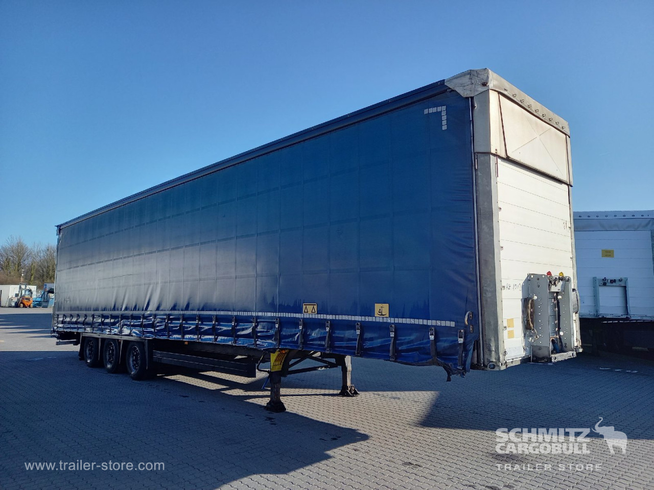 Schmitz Cargobull Curtainsider Mega Getränke 