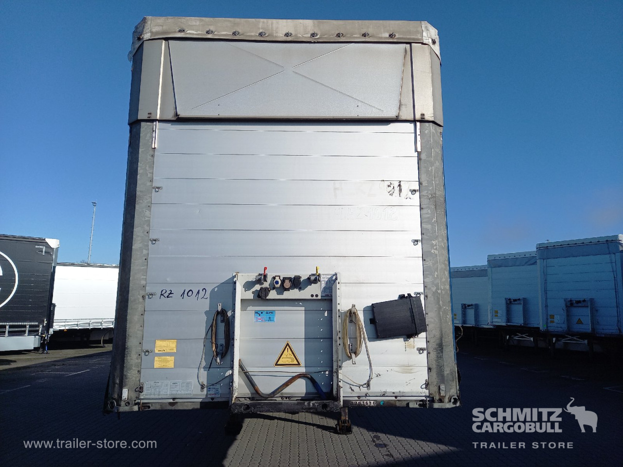 Schmitz Cargobull Curtainsider Mega Getränke 
