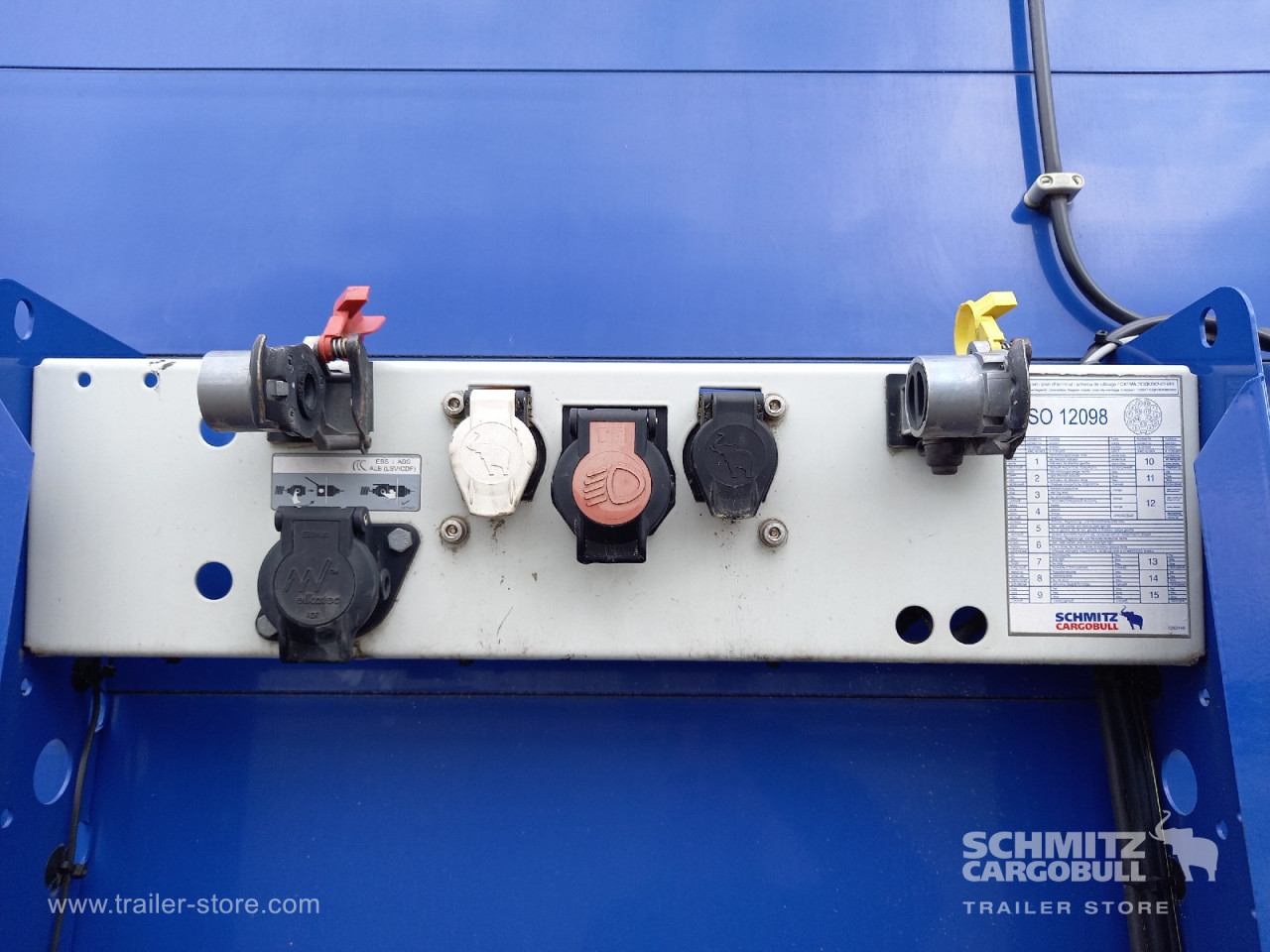 Schmitz Cargobull Curtainsider Mega Getränke 