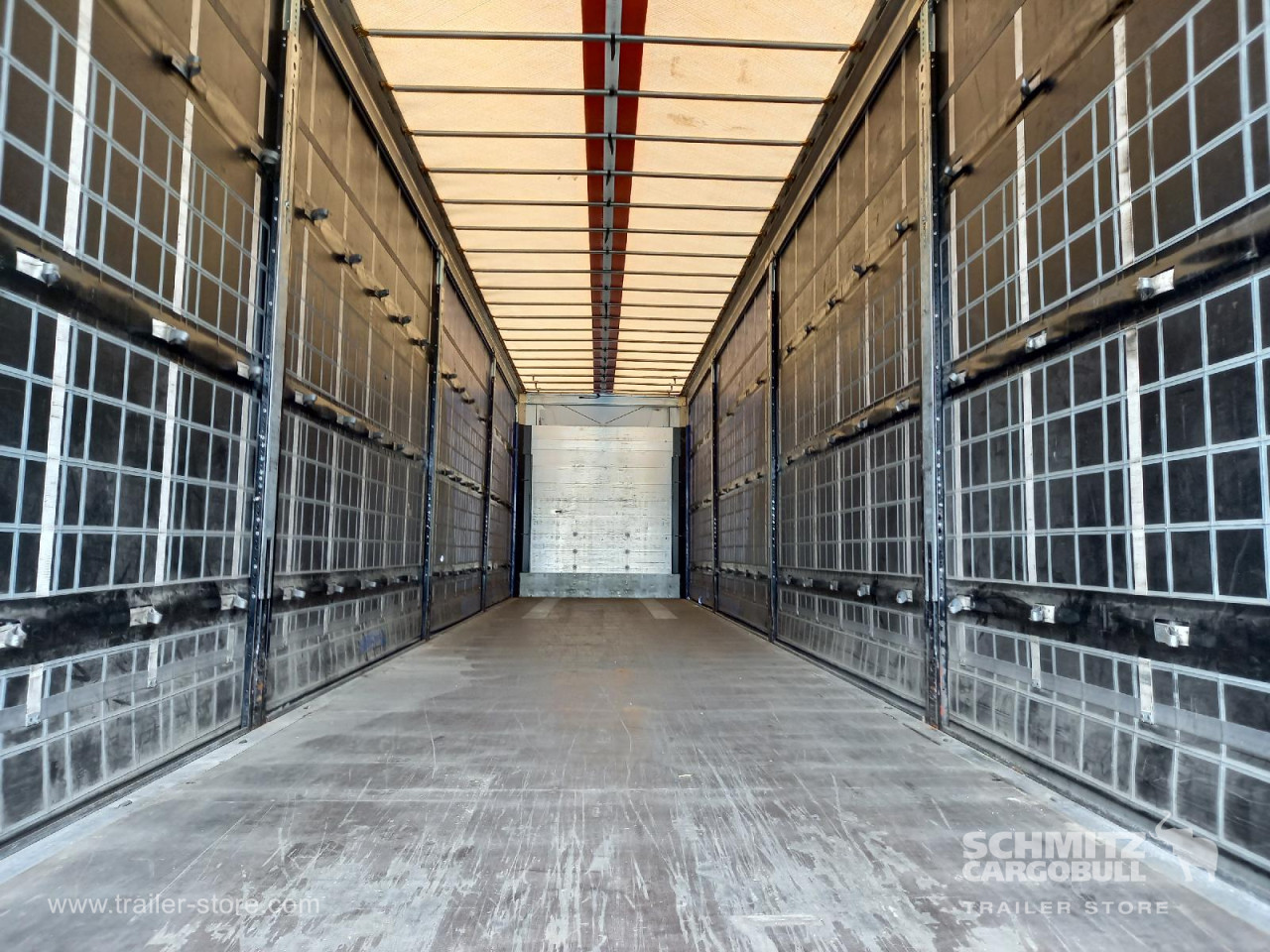 Schmitz Cargobull Curtainsider Mega Getränke 