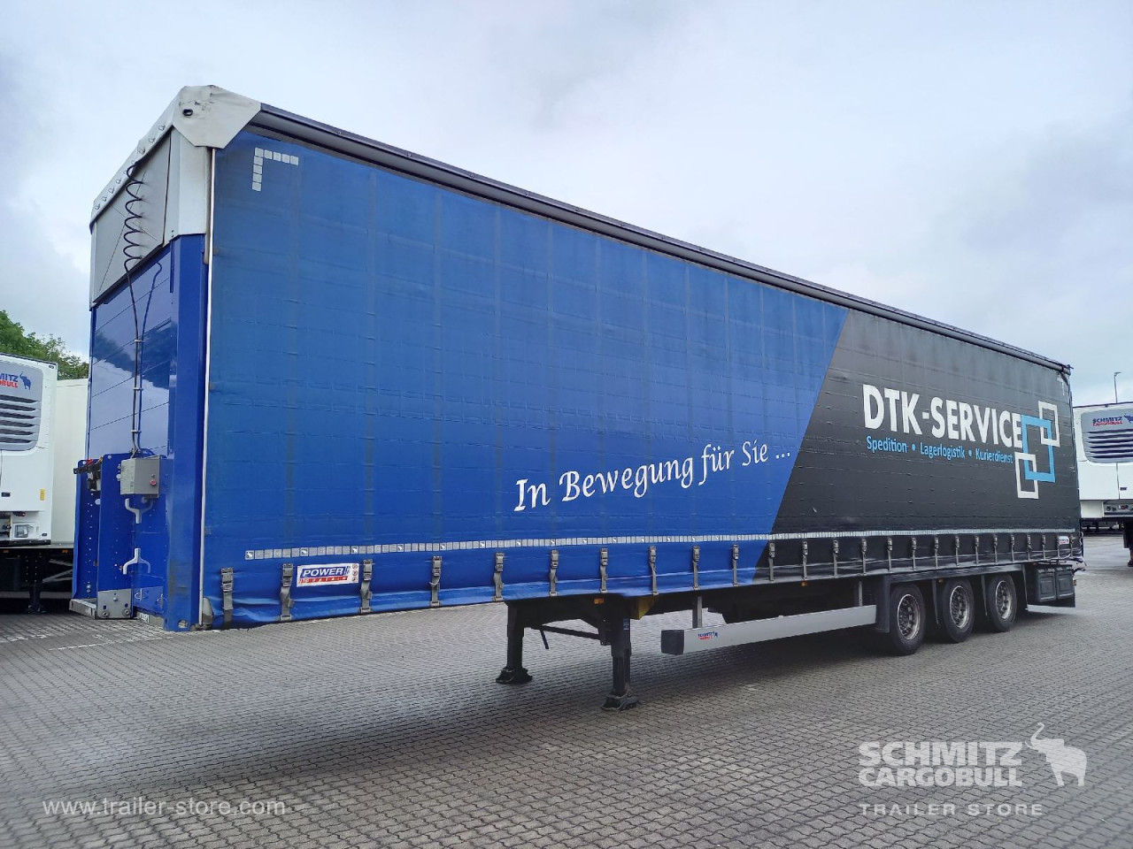 Schmitz Cargobull Curtainsider Mega Getränke 