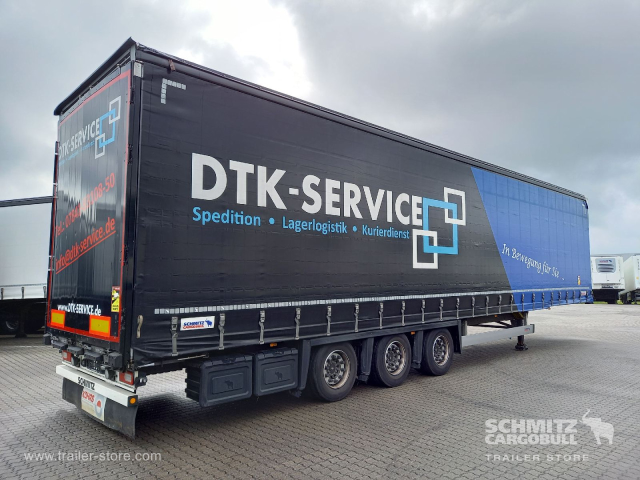 Schmitz Cargobull Curtainsider Mega Getränke 