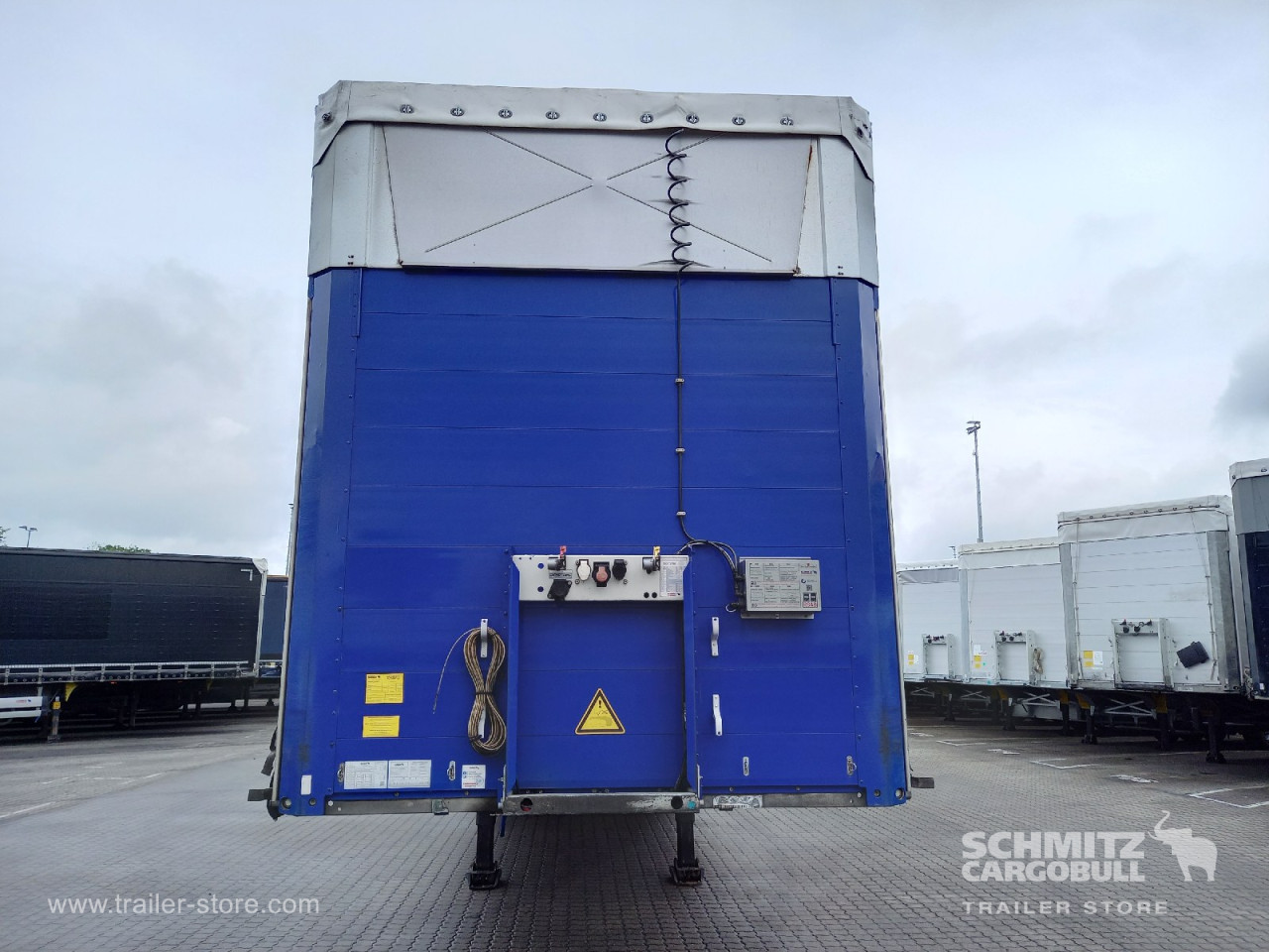 Schmitz Cargobull Curtainsider Mega Getränke 