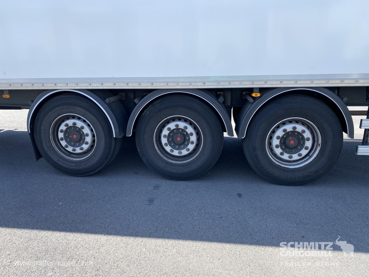 FRUEHAUF Semitrailer Dryfreight Standard Porte relevante 