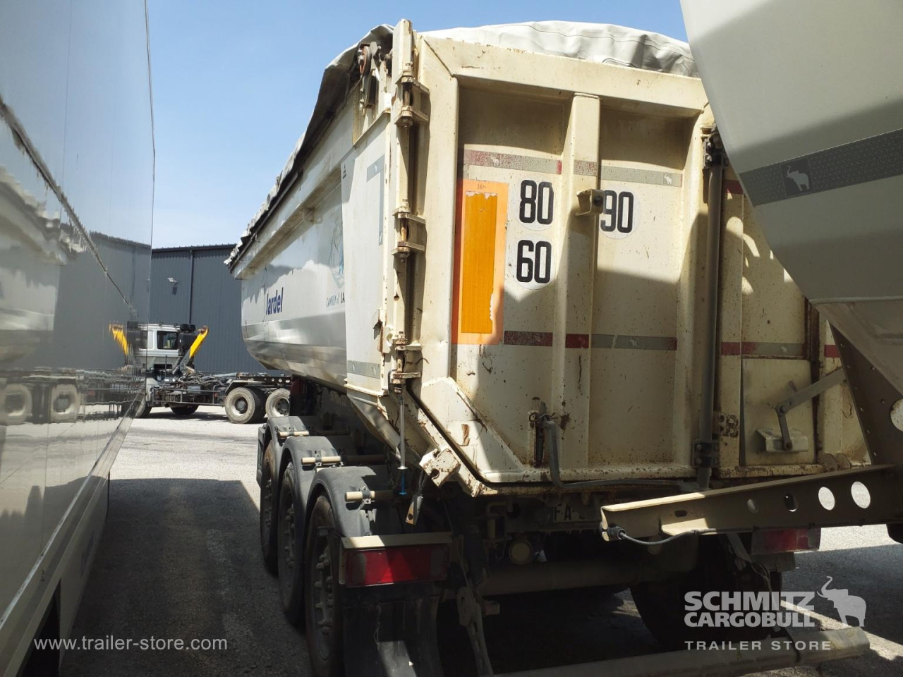 Schmitz Cargobull Semitrailer Tipper Steel half pipe body 24m³ 