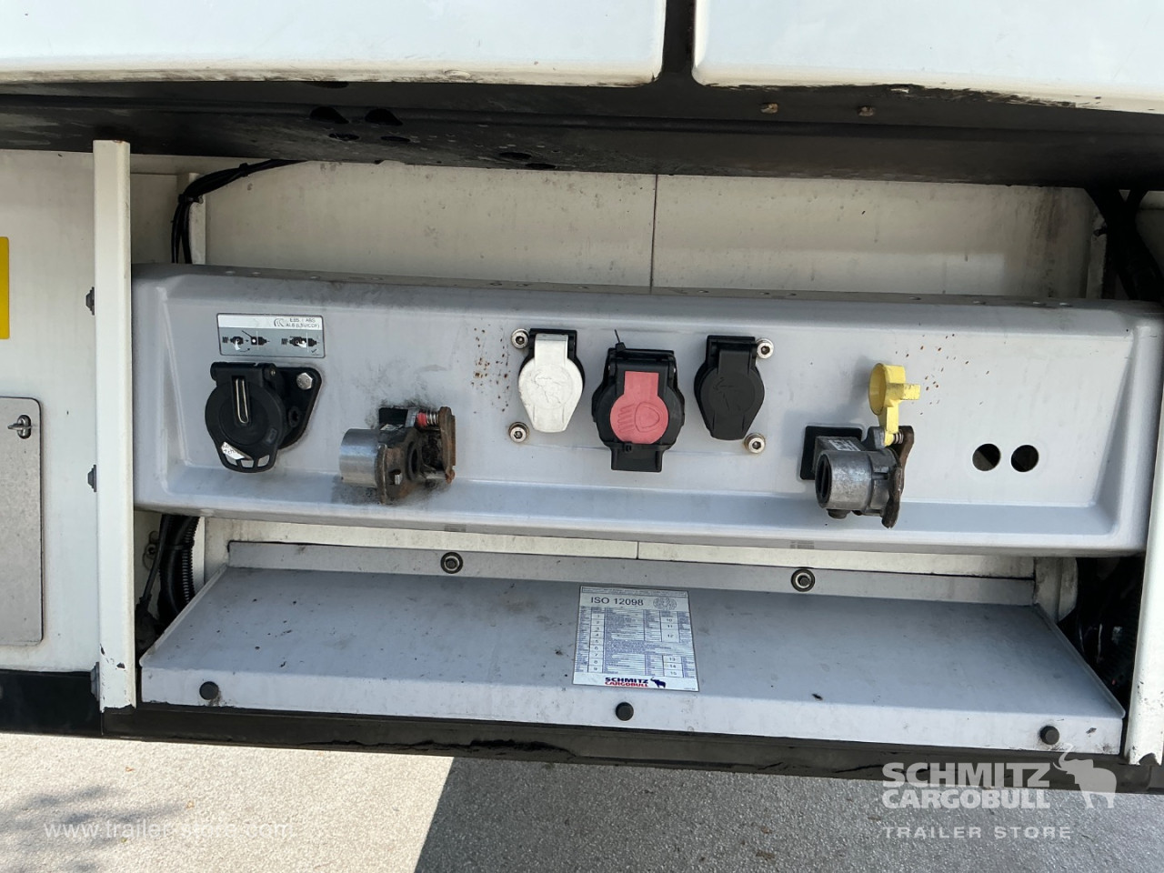 Schmitz Cargobull Reefer Meat hanging system 