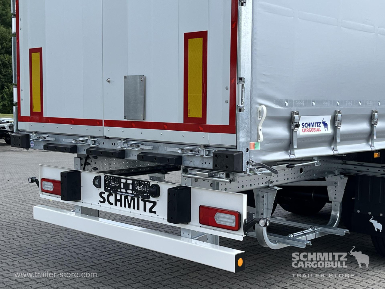 Schmitz Cargobull Curtainsider Standard Getränke 