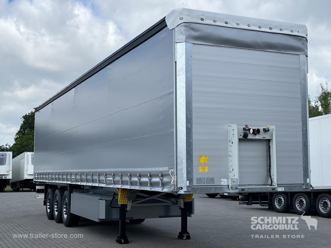 Schmitz Cargobull Curtainsider Standard Getränke 