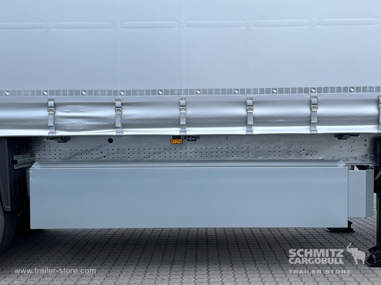 Schmitz Cargobull Curtainsider Standard Getränke 