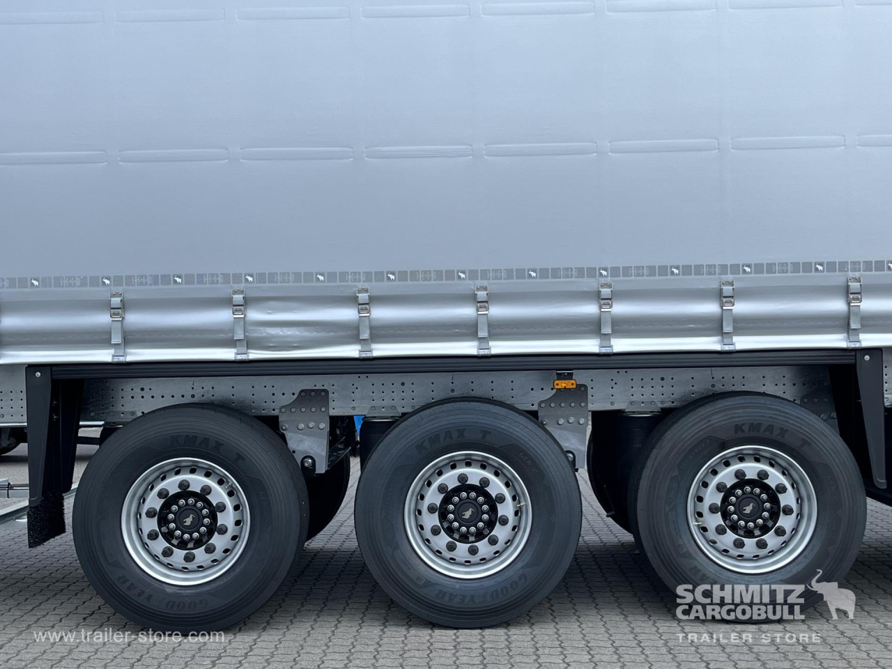 Schmitz Cargobull Curtainsider Standard Getränke 
