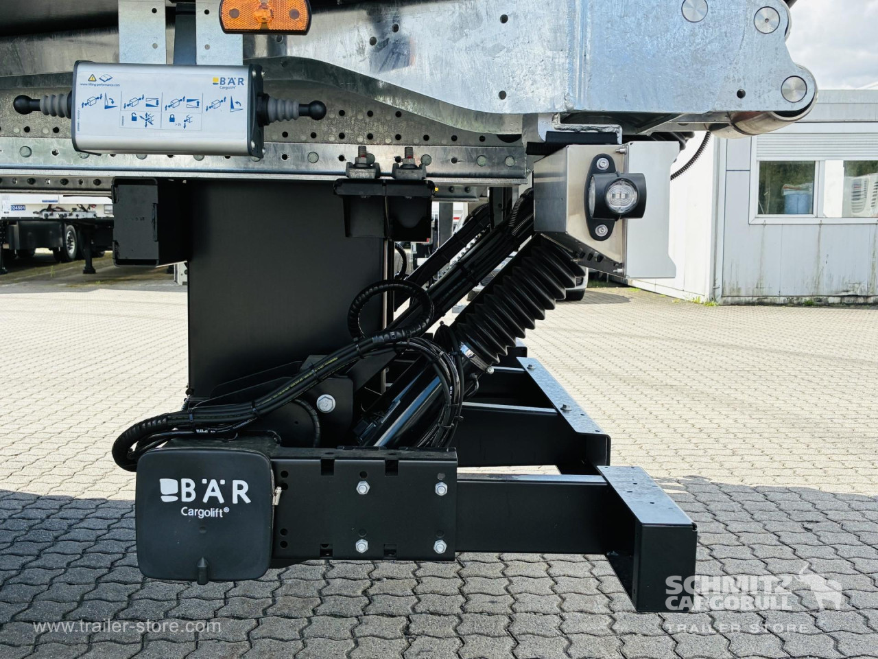 Schmitz Cargobull Frischdienst Standard Trennwand Ladebordwand 