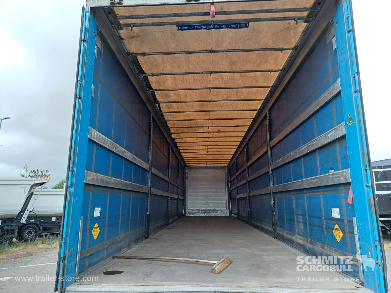 Schmitz Cargobull Curtainsider Standard Staplerhalterung 