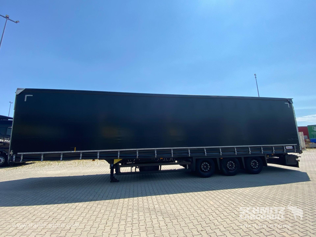 Schmitz Cargobull Curtainsider Mega 