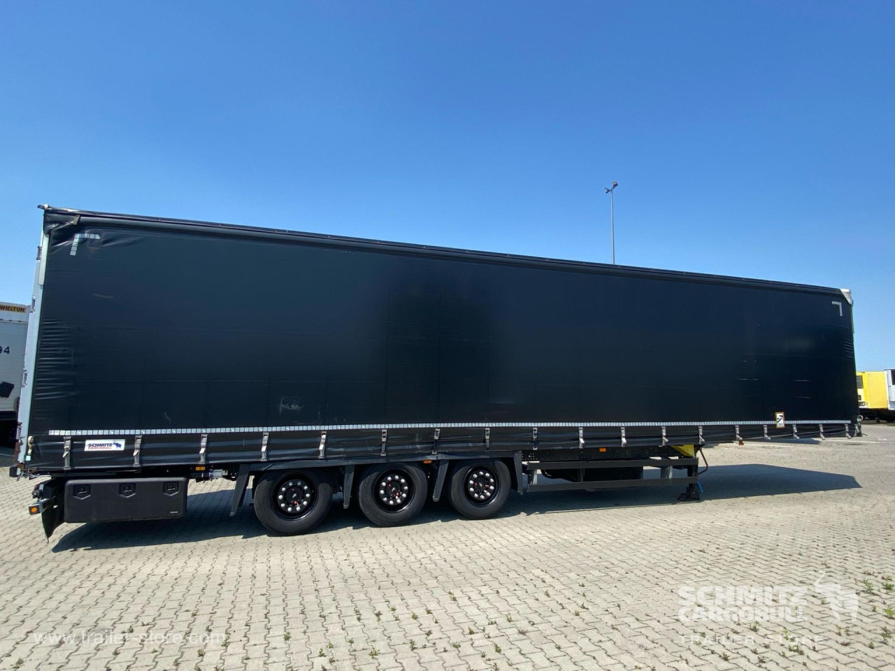 Schmitz Cargobull Curtainsider Mega 