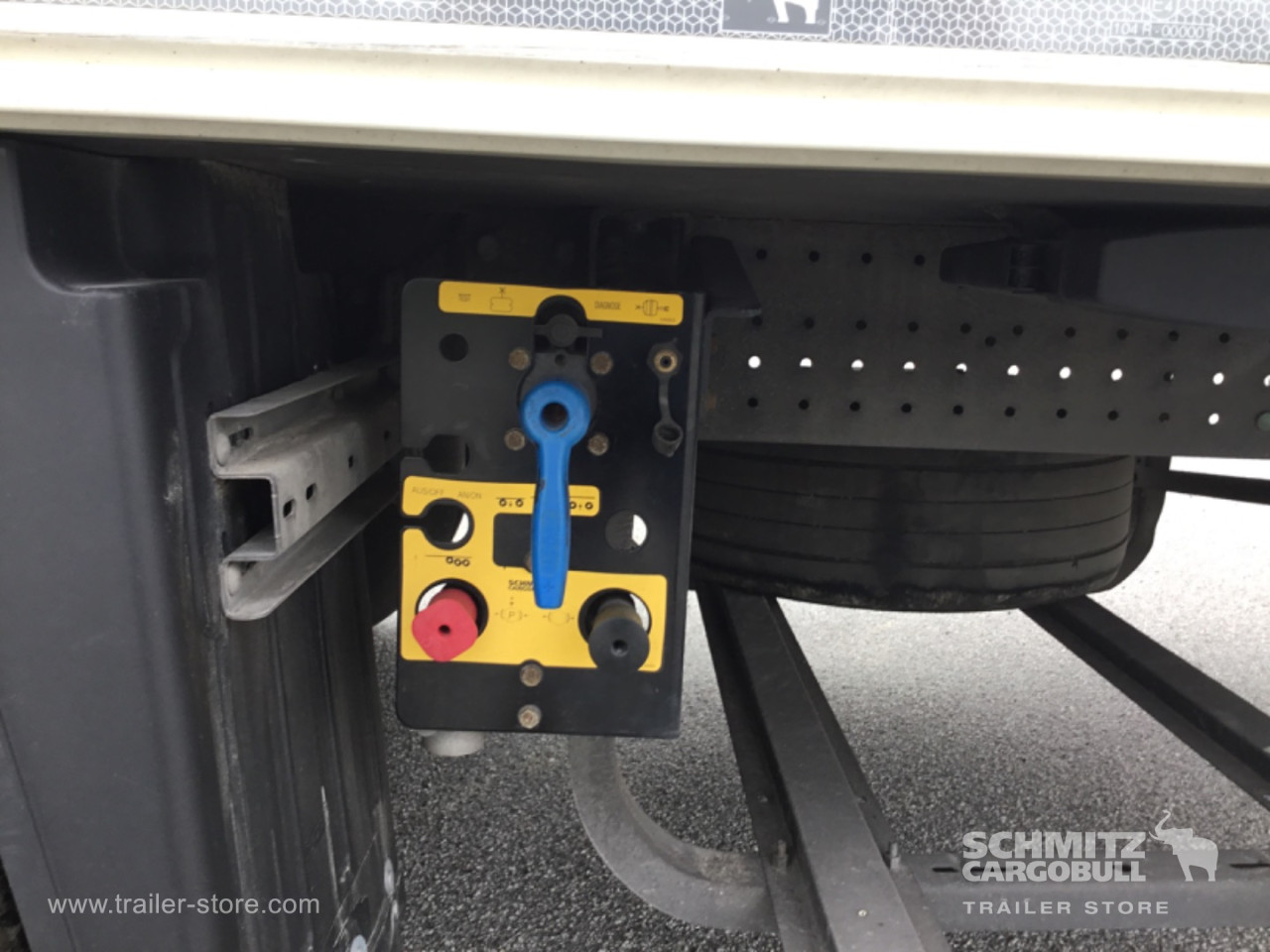 Schmitz Cargobull Reefer Meat hanging system 