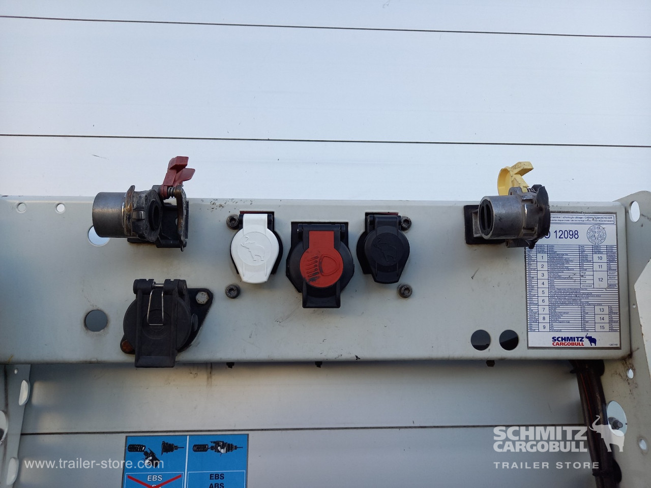 Schmitz Cargobull Curtainsider Mega Getränke 