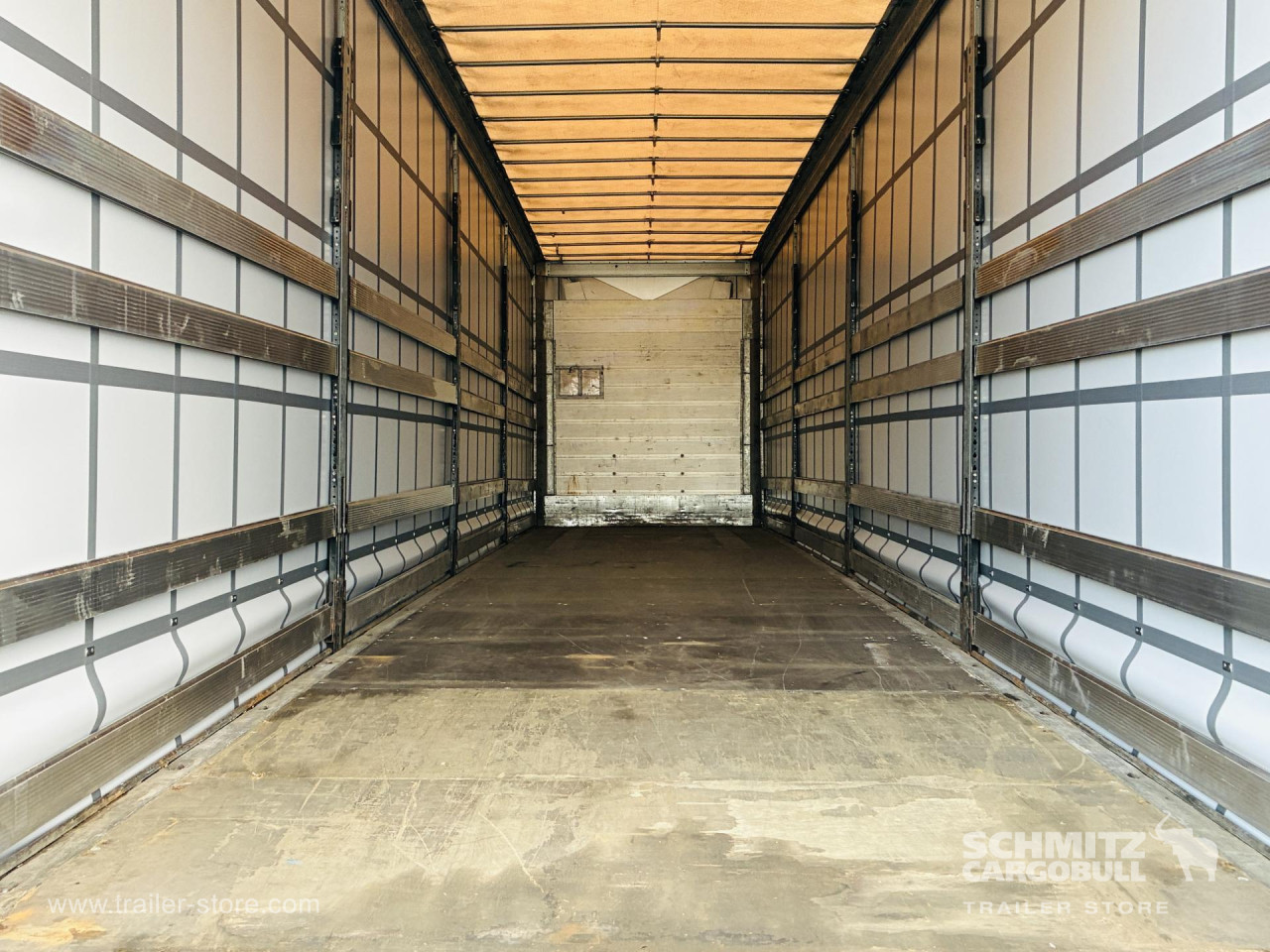 Schmitz Cargobull Curtainsider Mega Getränke 