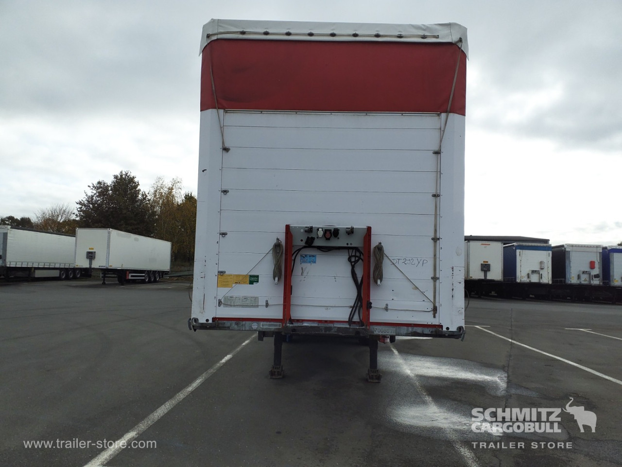 Schmitz Cargobull Semitrailer Curtainsider Standard Hayon 