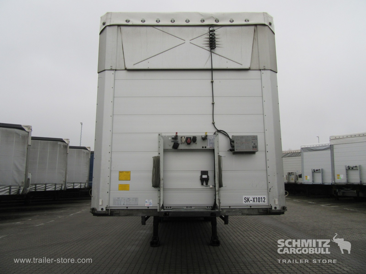 Schmitz Cargobull Curtainsider Standard Getränke 