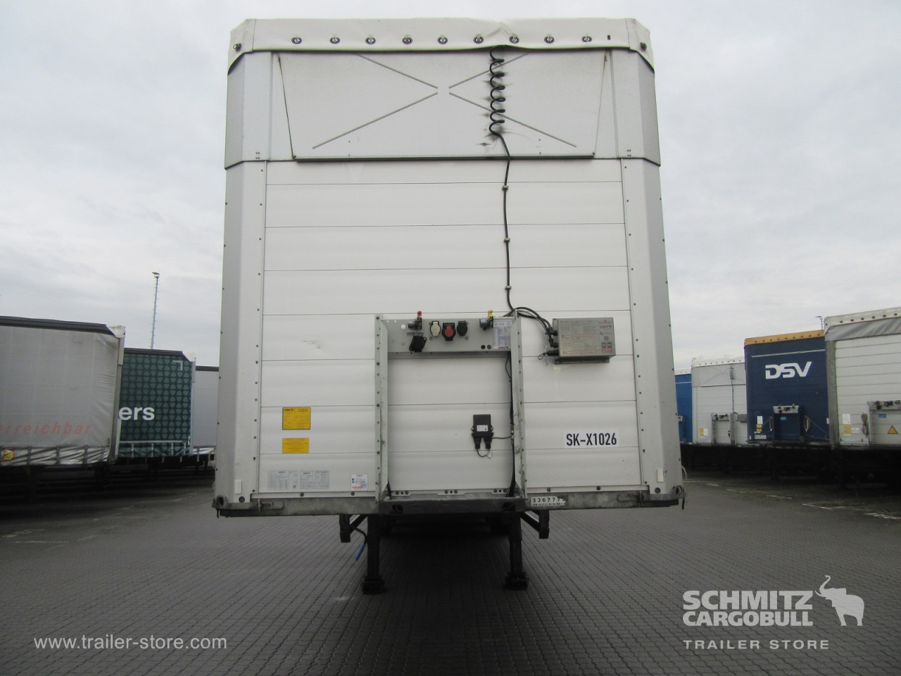 Schmitz Cargobull Curtainsider Standard Getränke 