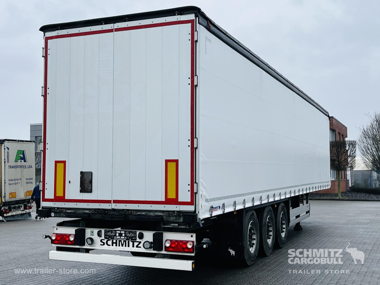 Schmitz Cargobull Curtainsider Standard Getränke 