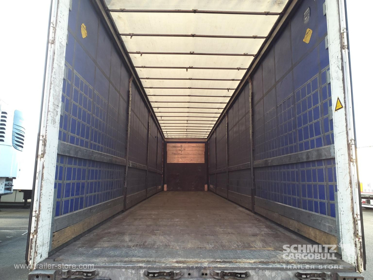 Schmitz Cargobull Semitrailer Curtainsider Standard Hayon 