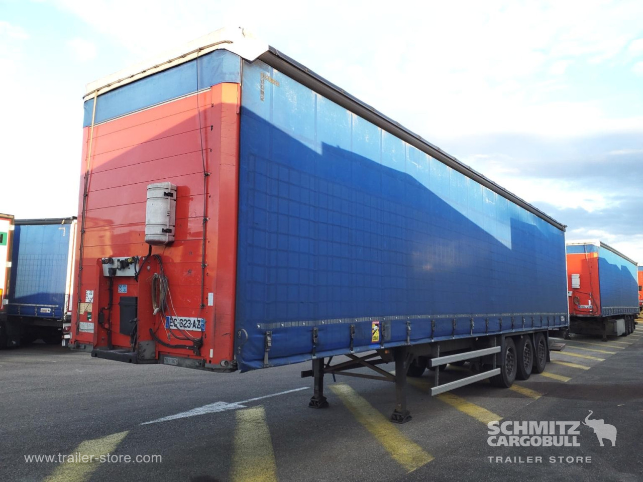 Schmitz Cargobull Semitrailer Curtainsider Standard Hayon 
