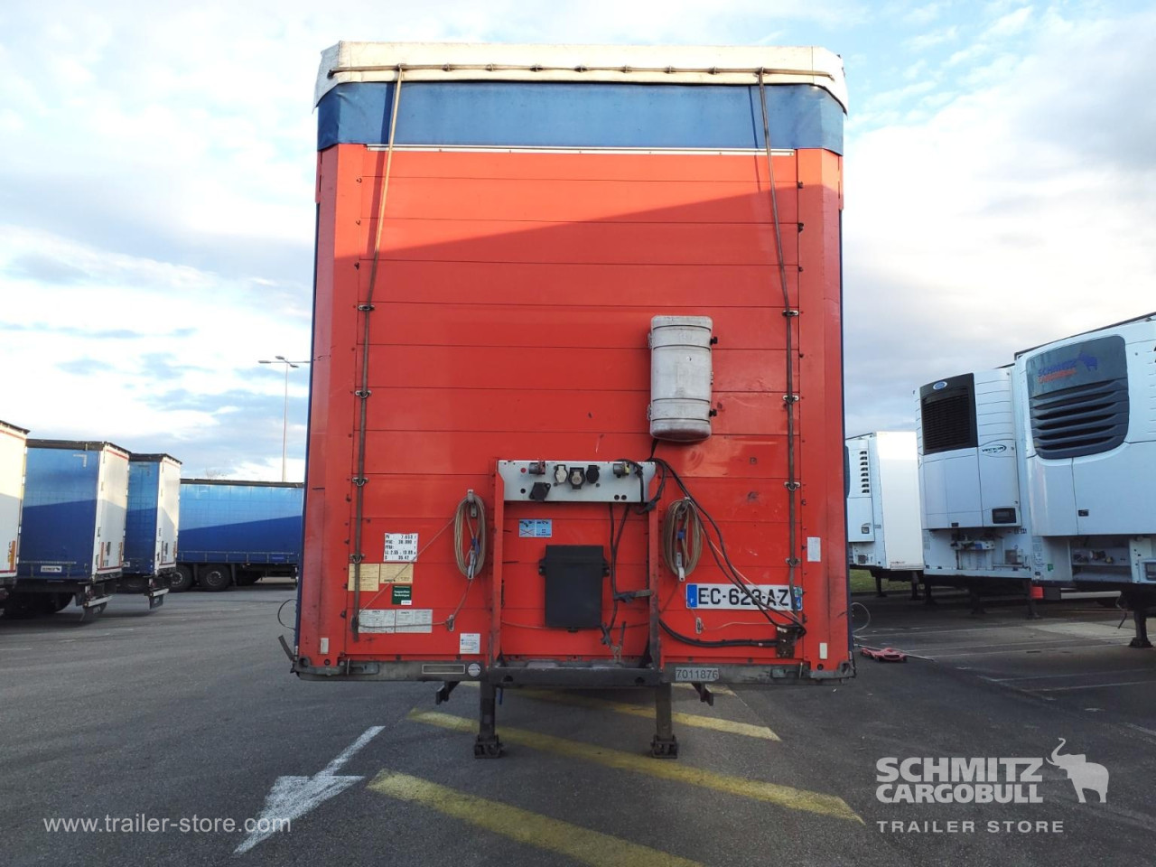 Schmitz Cargobull Semitrailer Curtainsider Standard Hayon 