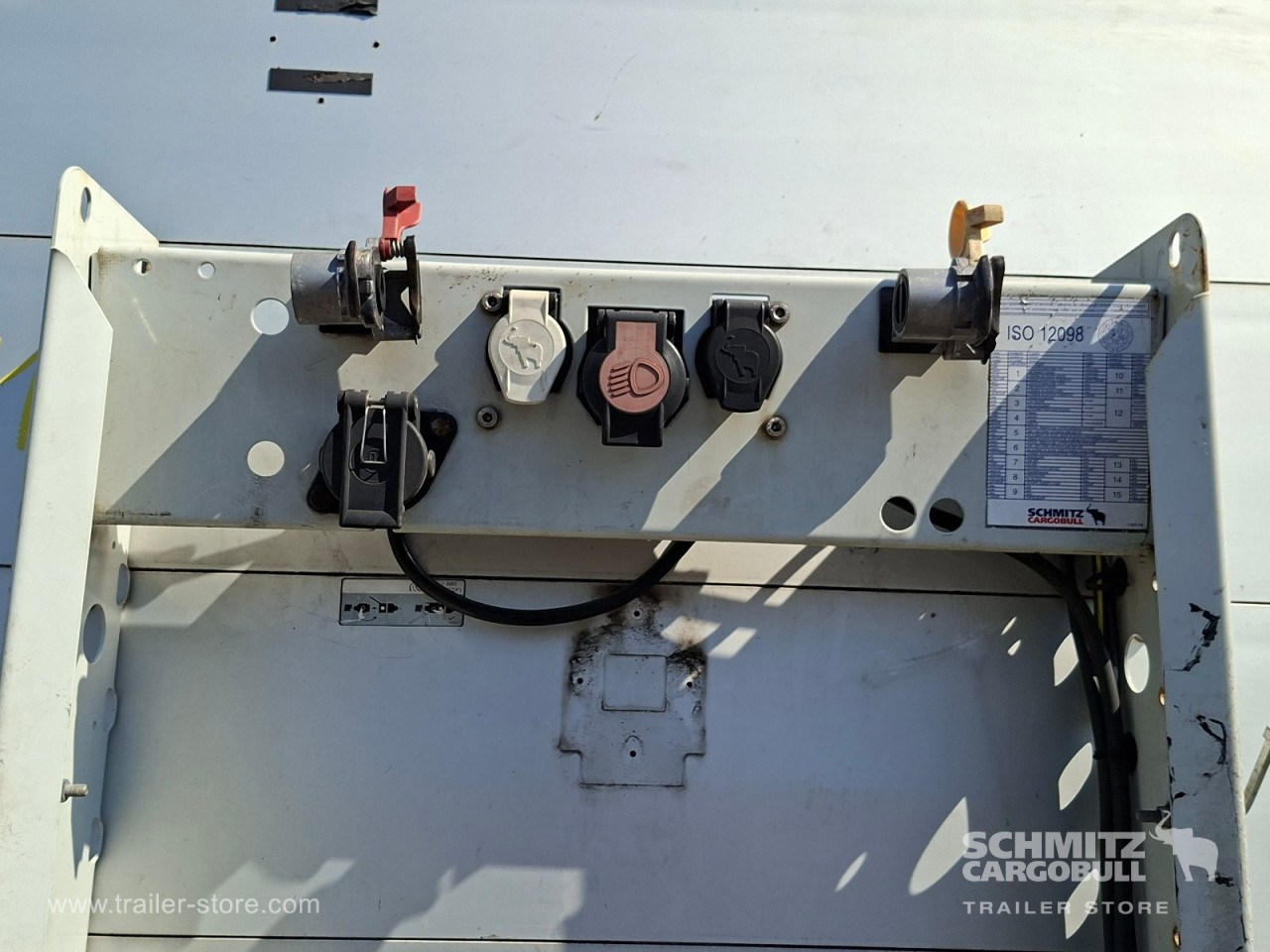 Schmitz Cargobull Curtainsider Coil Getränke 