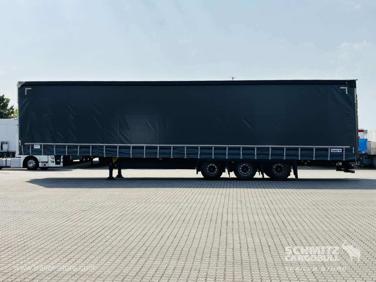 Schmitz Cargobull Curtainsider Mega Getränke 