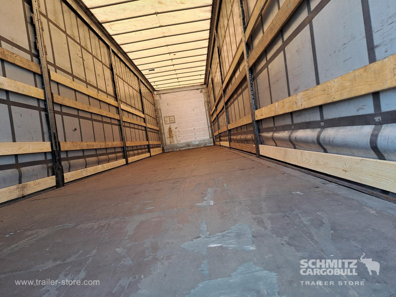 Schmitz Cargobull Curtainsider Mega Getränke 