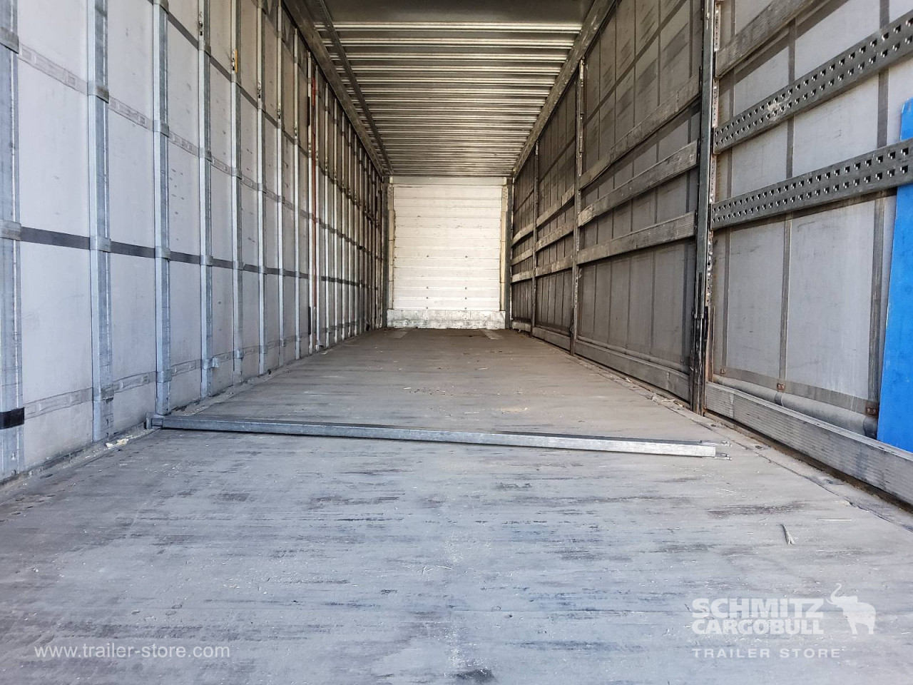 Schmitz Cargobull Curtainsider Mega Getränke 