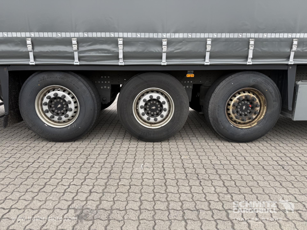 Schmitz Cargobull Curtainsider Standard Getränke 