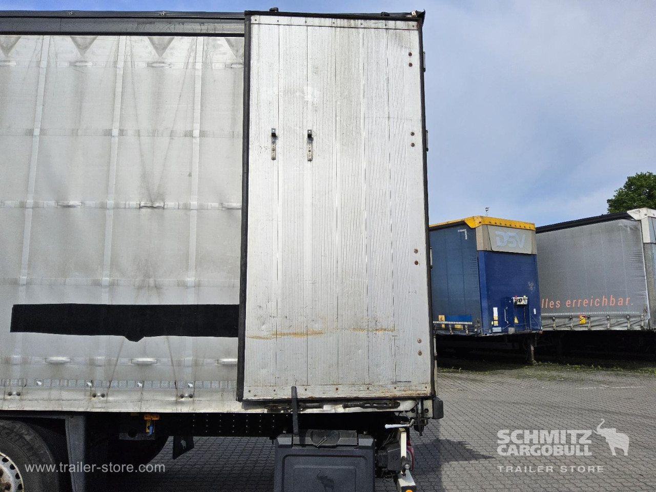 Schmitz Cargobull Curtainsider Mega Getränke 