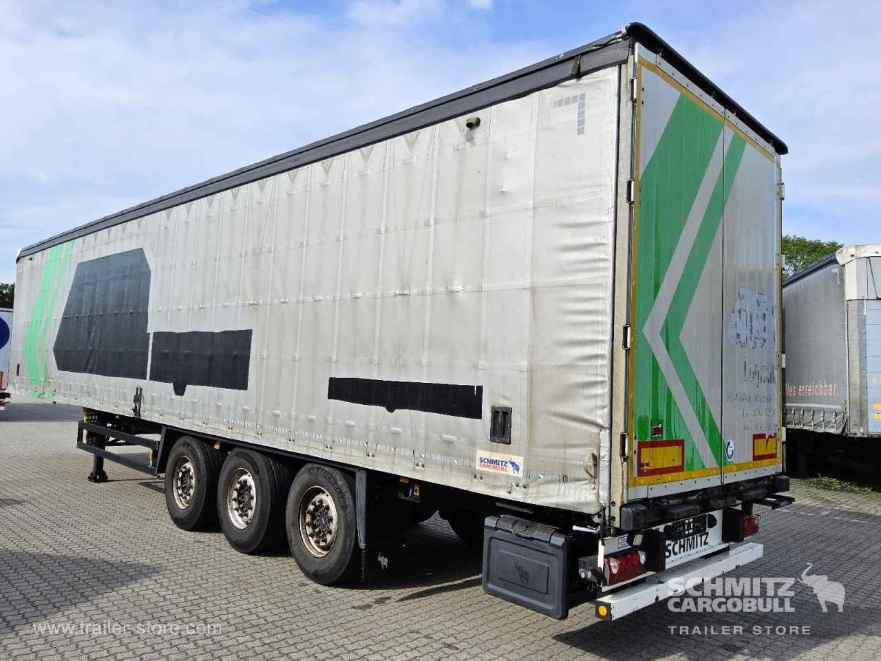 Schmitz Cargobull Curtainsider Mega Getränke 