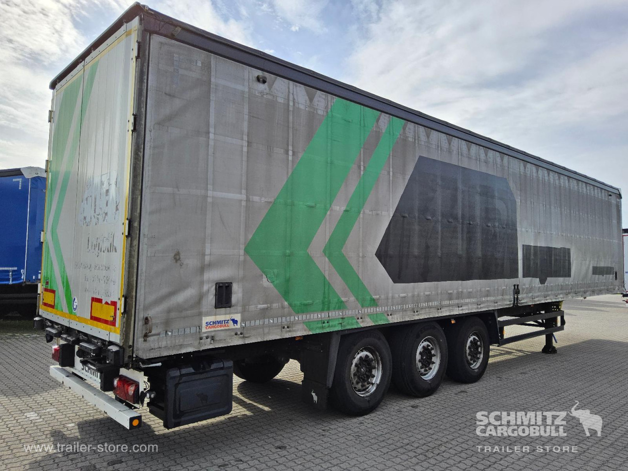 Schmitz Cargobull Curtainsider Mega Getränke 