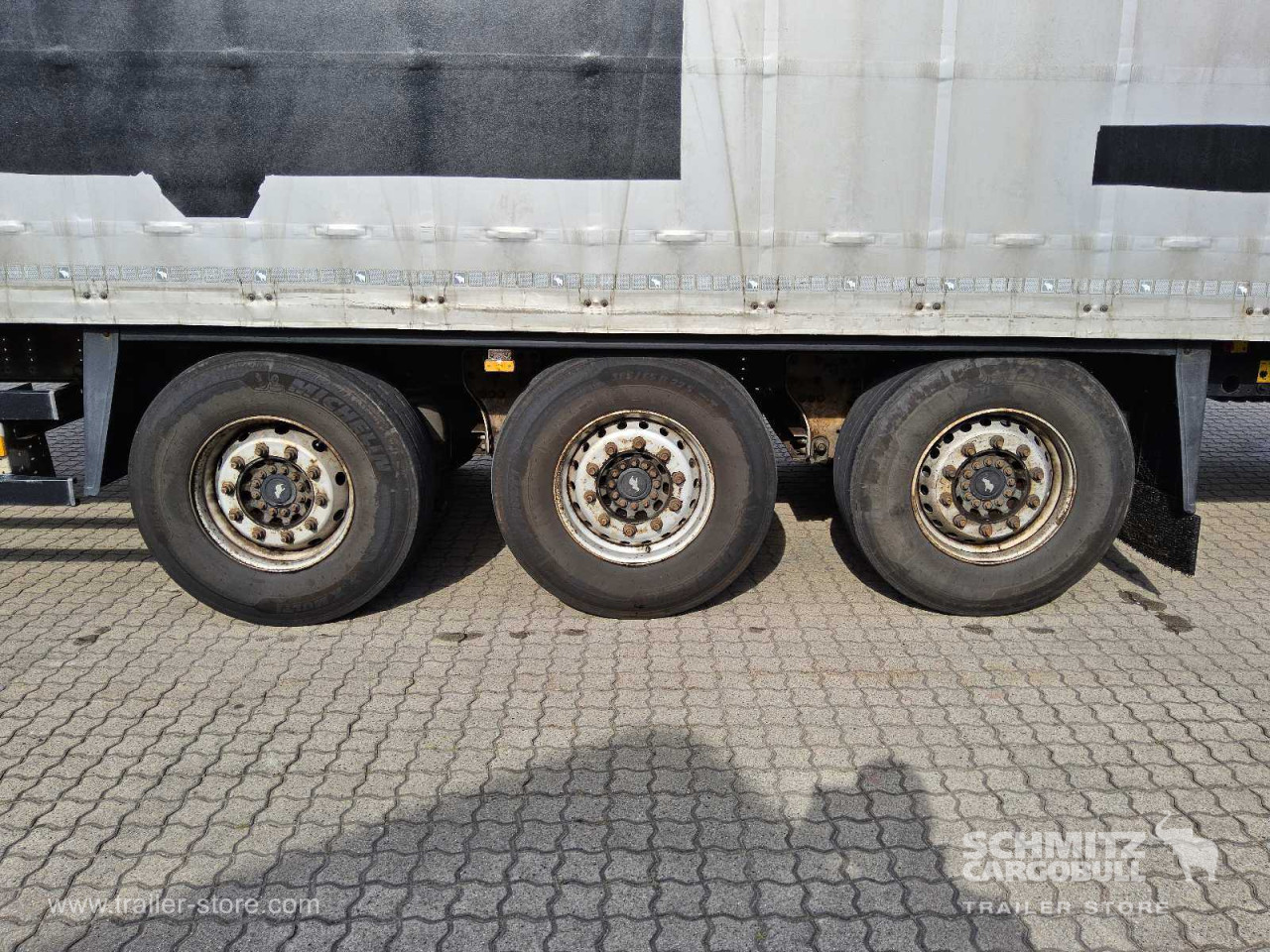 Schmitz Cargobull Curtainsider Mega Getränke 