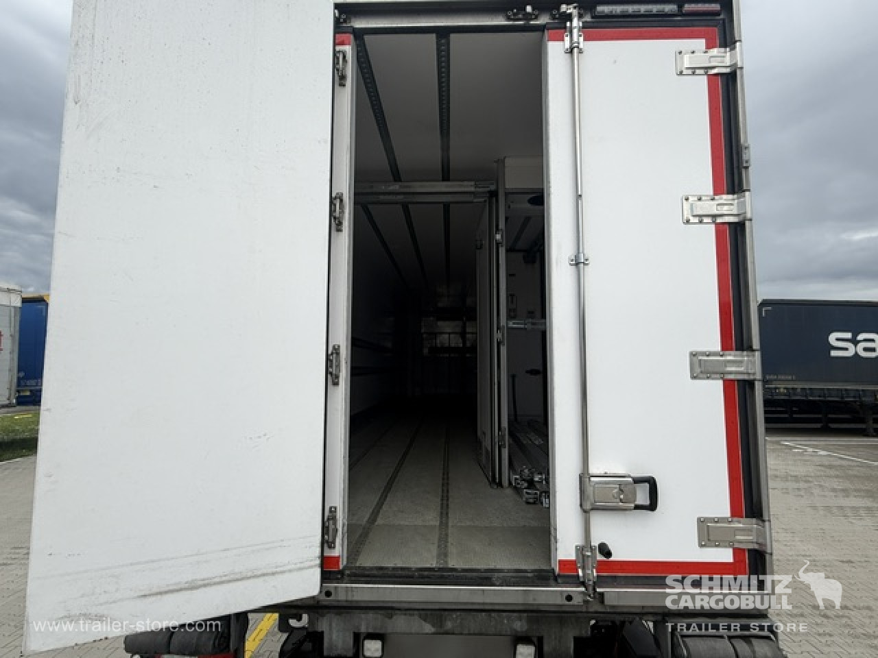SOR IBERICA Oplegger Vries Multitemp Taillift 