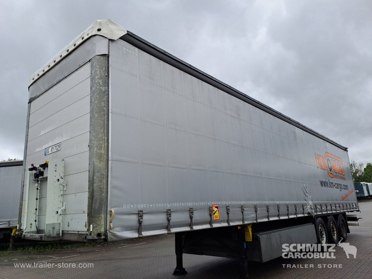 Schmitz Cargobull Curtainsider Standard Getränke 