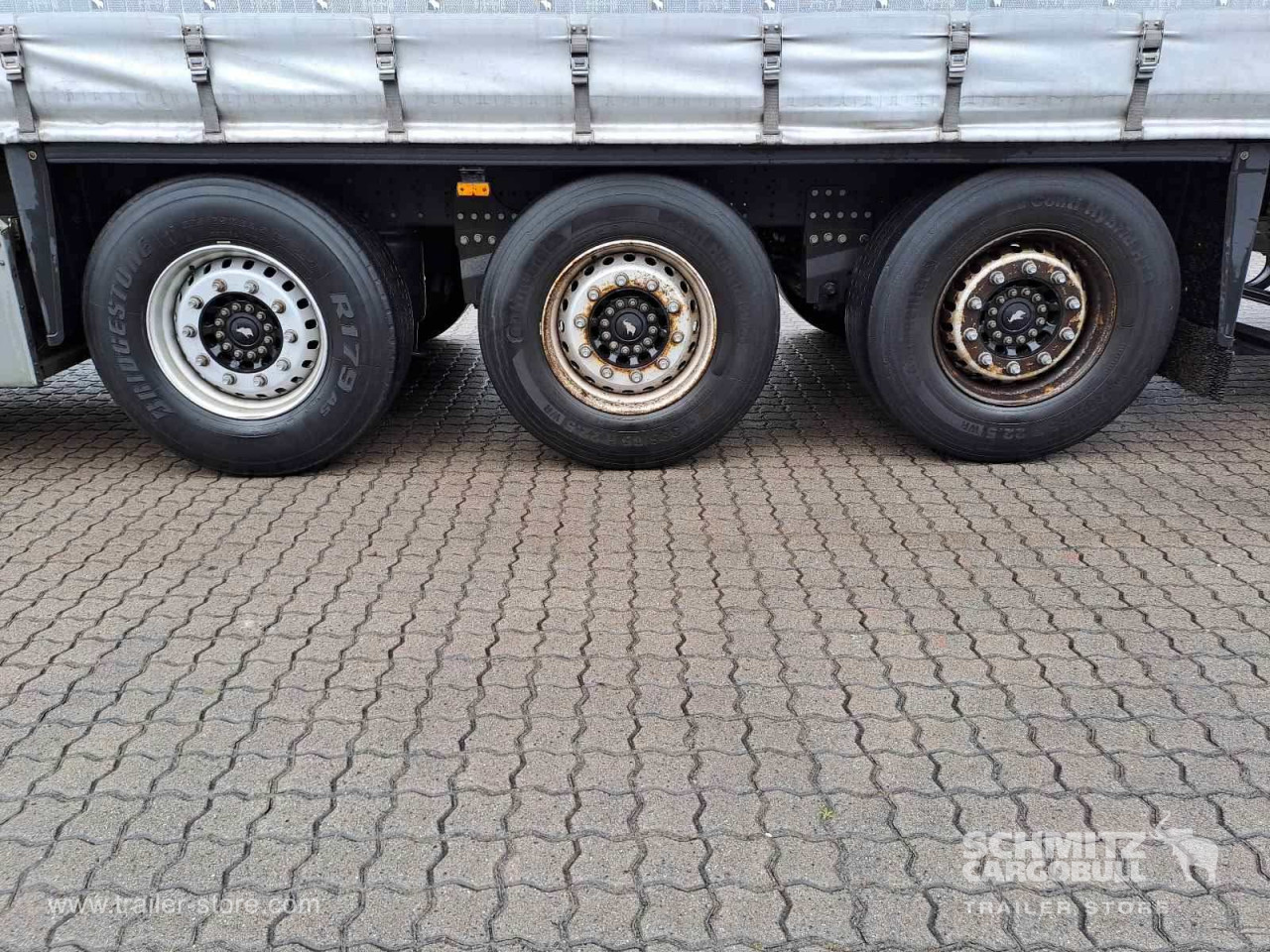 Schmitz Cargobull Curtainsider Standard Getränke 