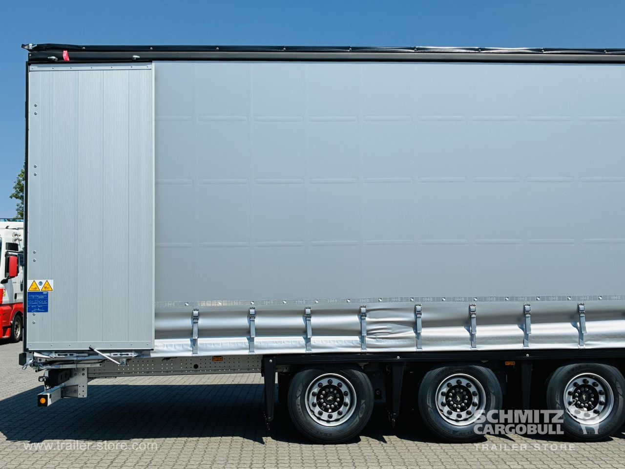 Schmitz Cargobull Curtainsider Mega Getränke 