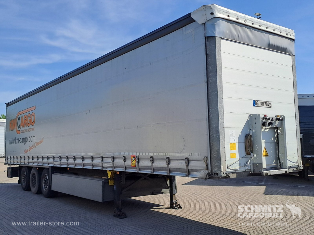 Schmitz Cargobull Curtainsider Standard Getränke 