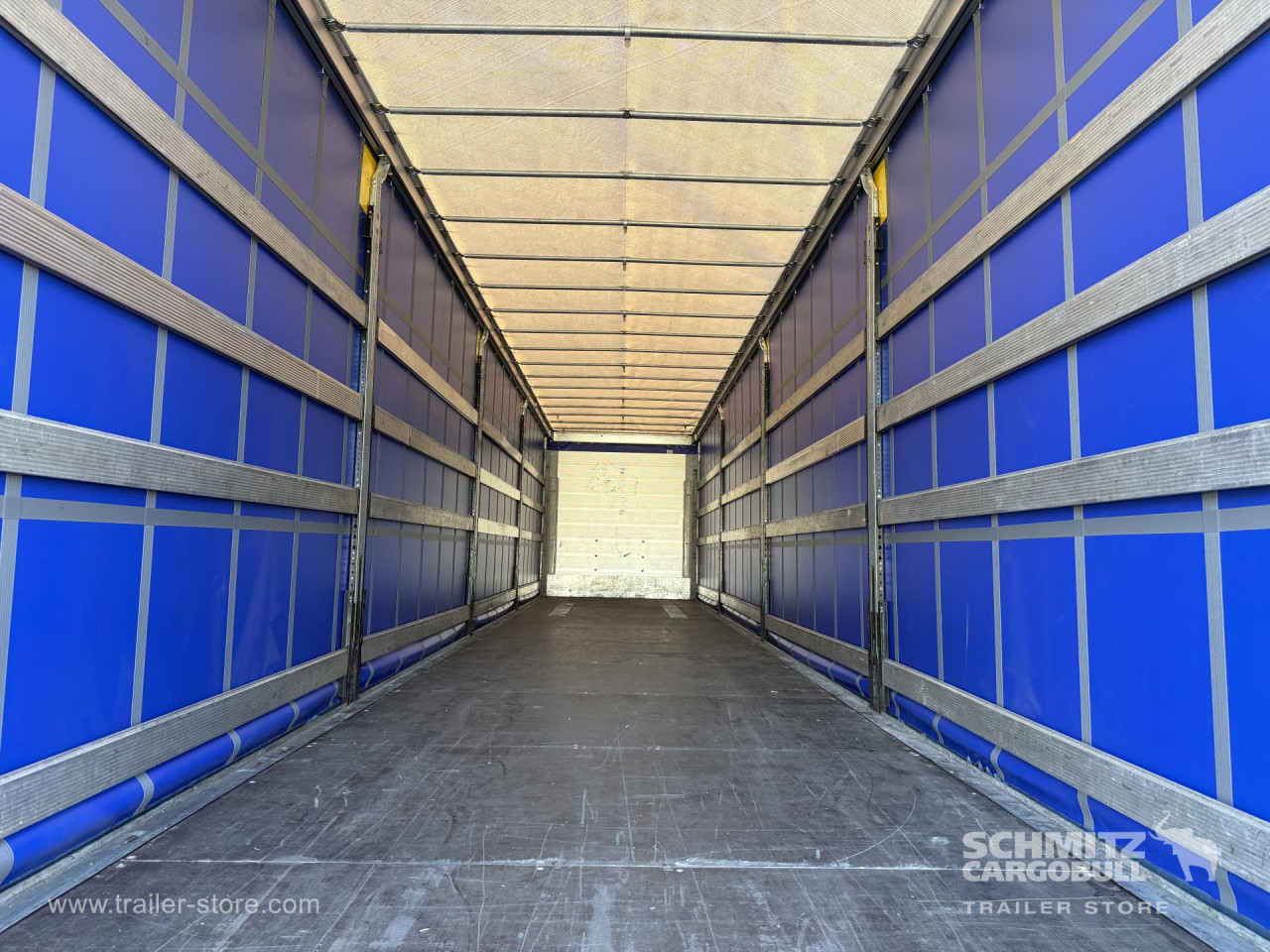 Schmitz Cargobull Curtainsider Standard Getränke 